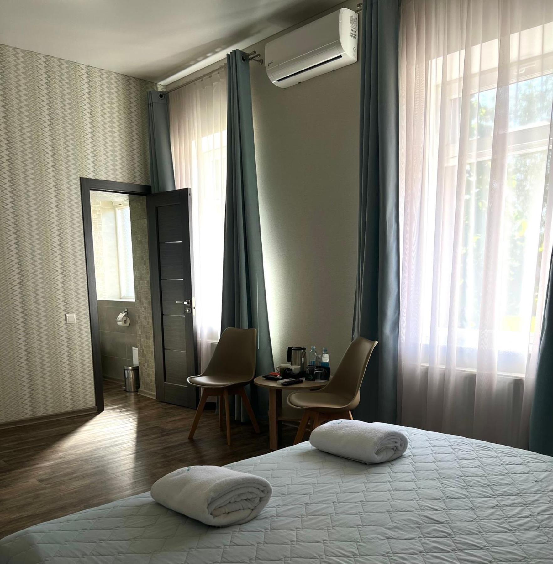 Hotel Dozari Korostyshiv Esterno foto
